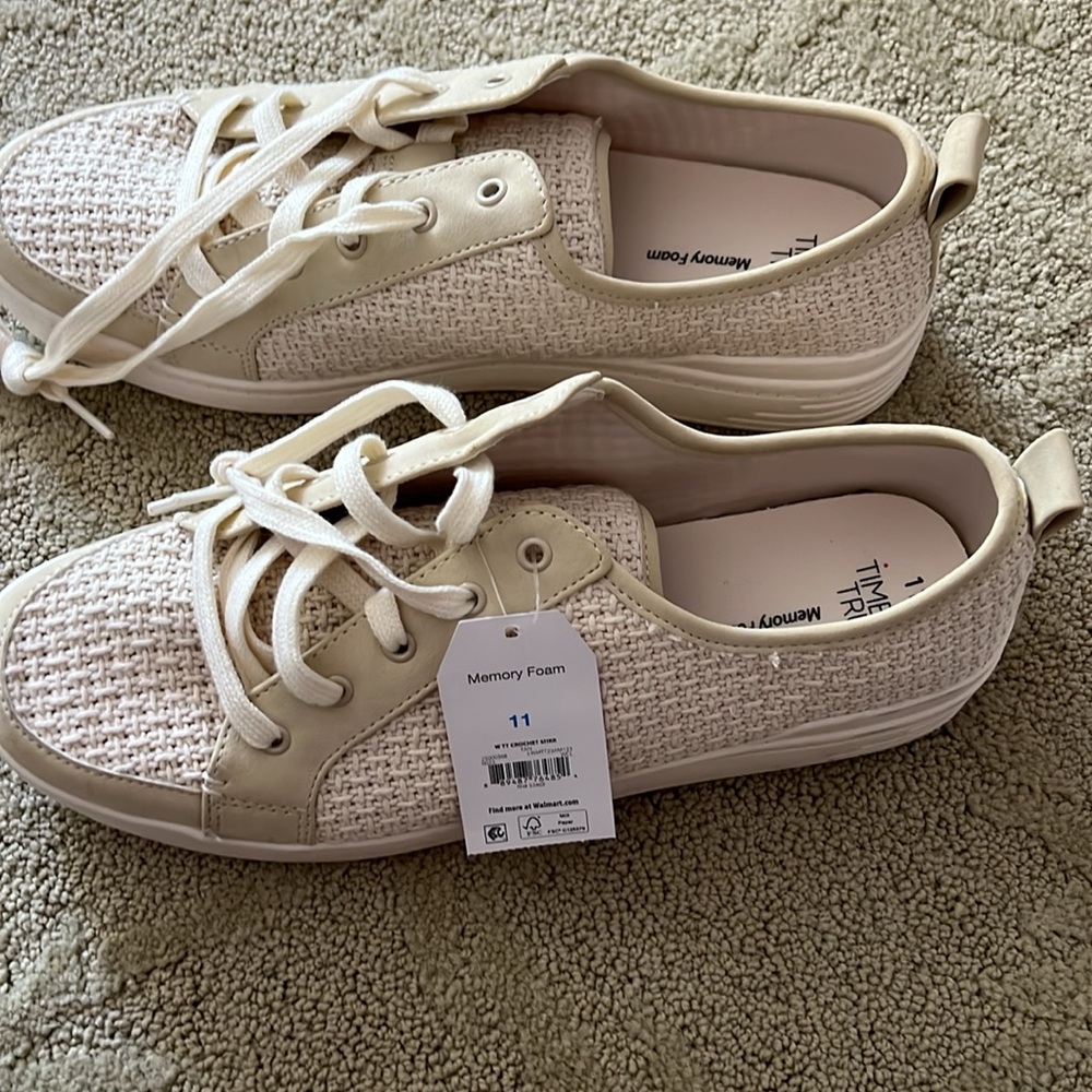 Time and Tru sneakers - Picture 2 of 6